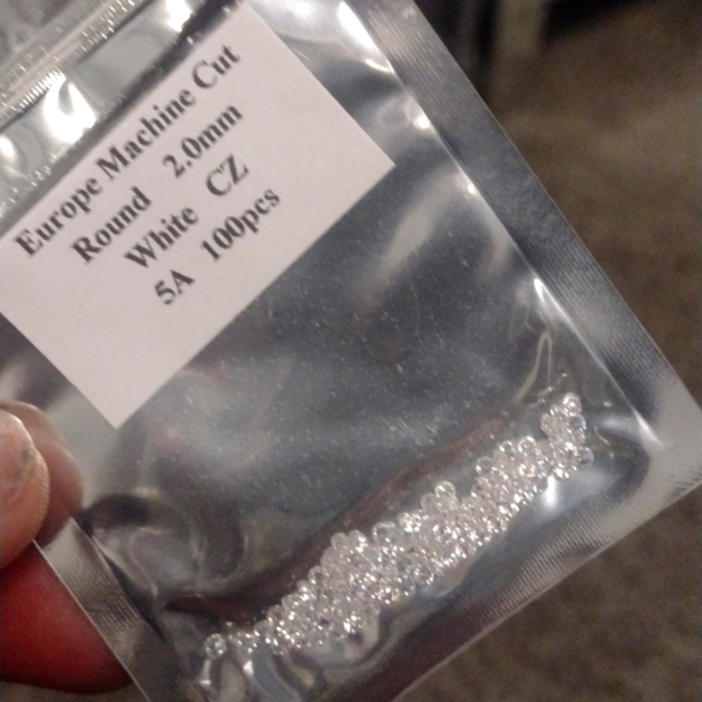 Cubic zirconia diamonds 100 ct. 2.0mm